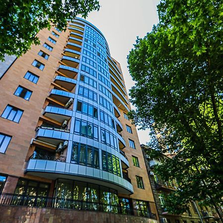 L&L. Apartment Yerevan Bagian luar foto