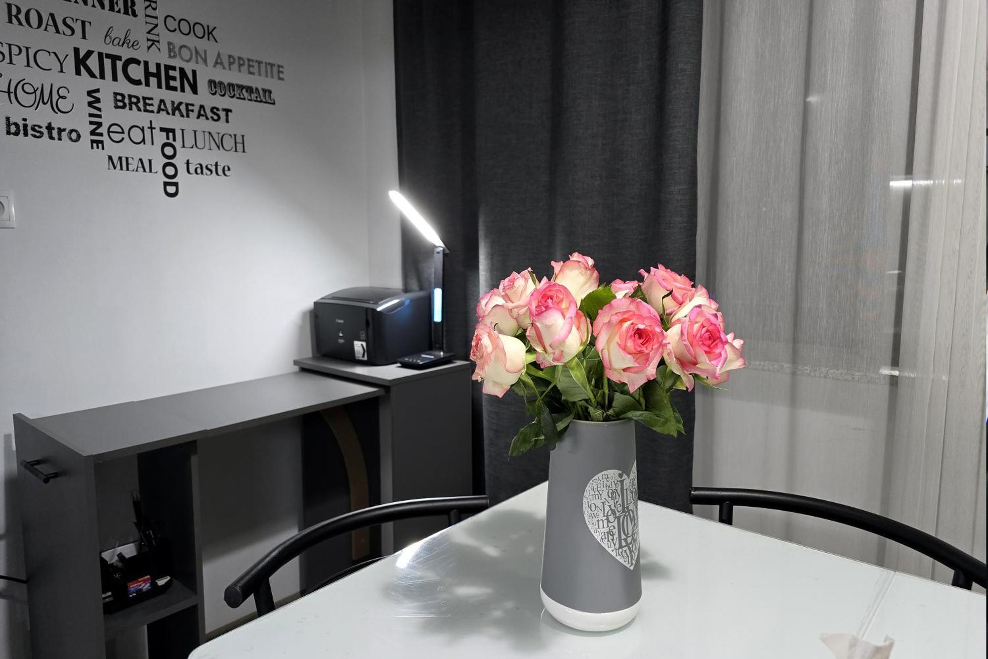 L&L. Apartment Yerevan Bagian luar foto
