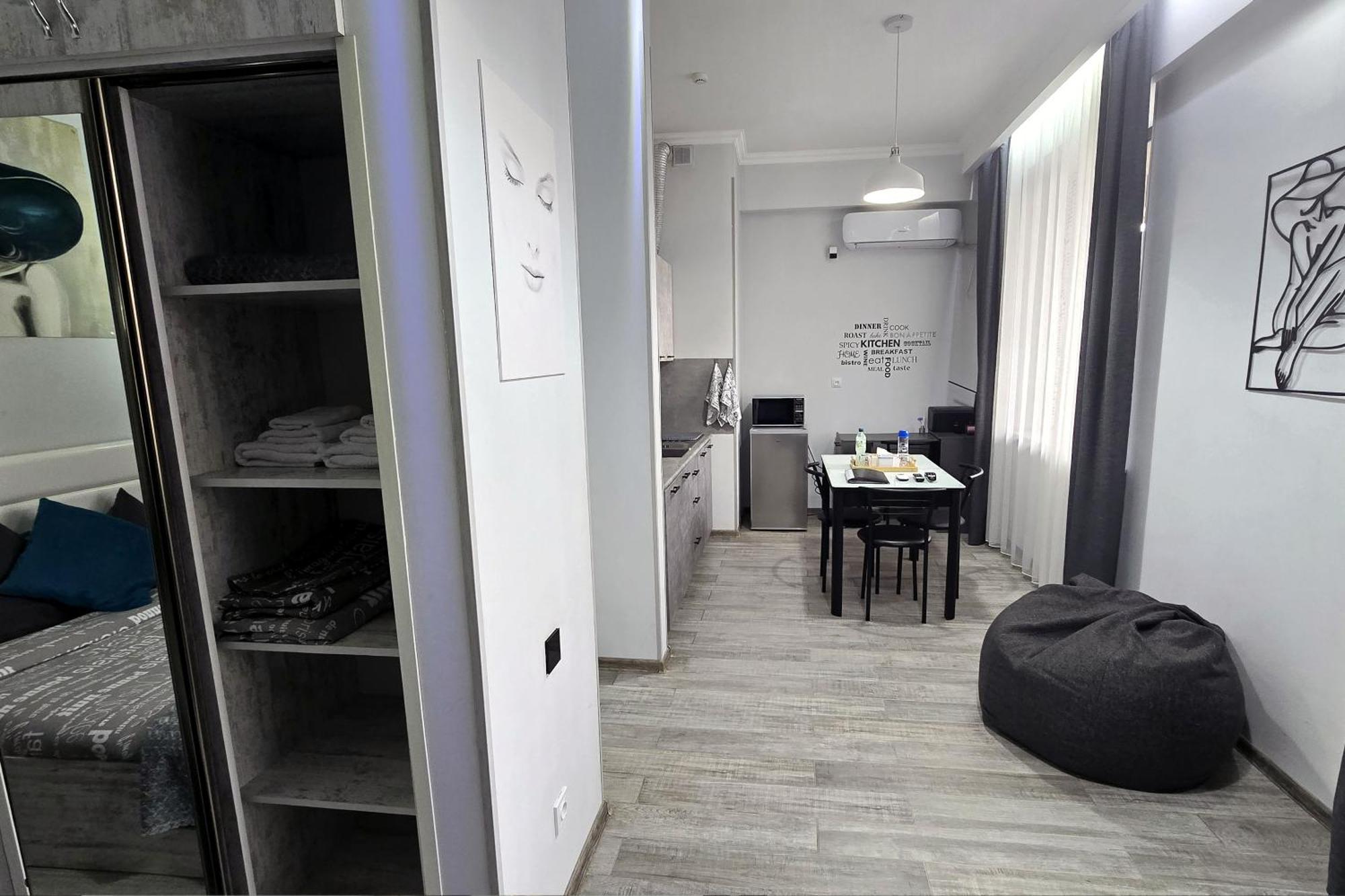 L&L. Apartment Yerevan Bagian luar foto