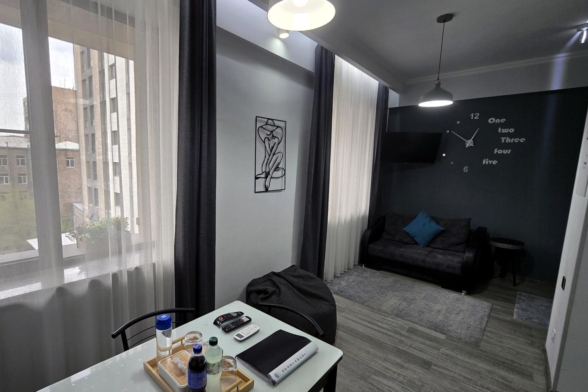 L&L. Apartment Yerevan Bagian luar foto