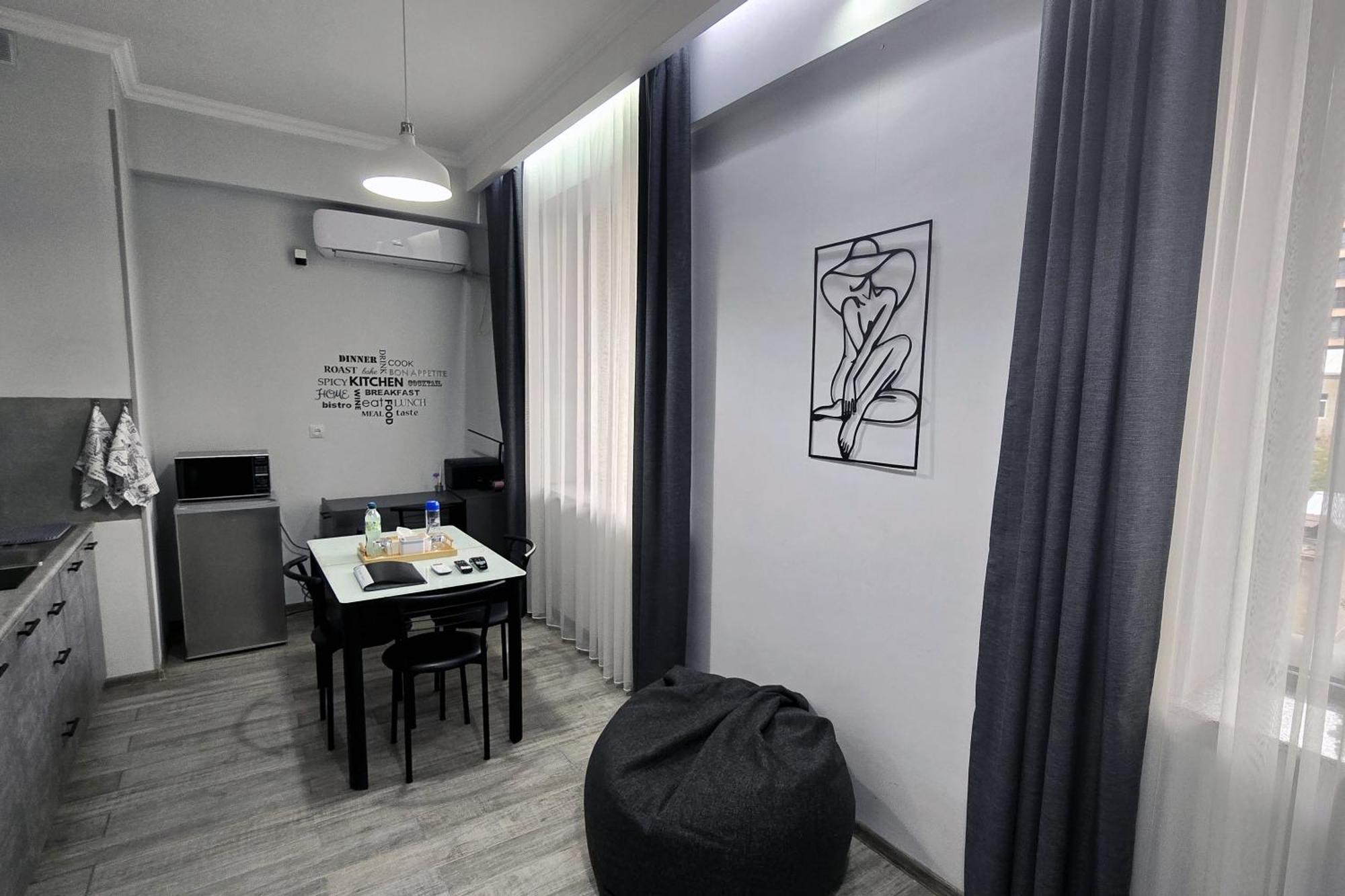 L&L. Apartment Yerevan Bagian luar foto