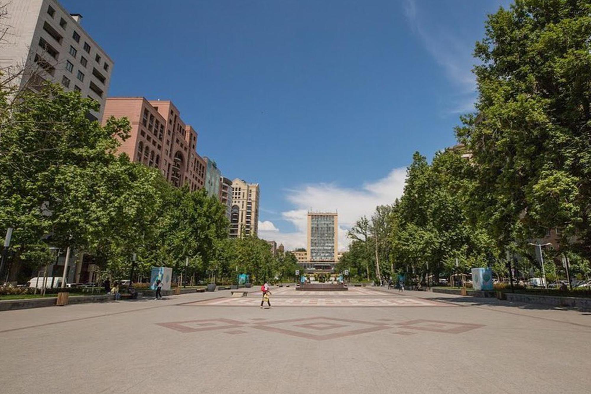 L&L. Apartment Yerevan Bagian luar foto