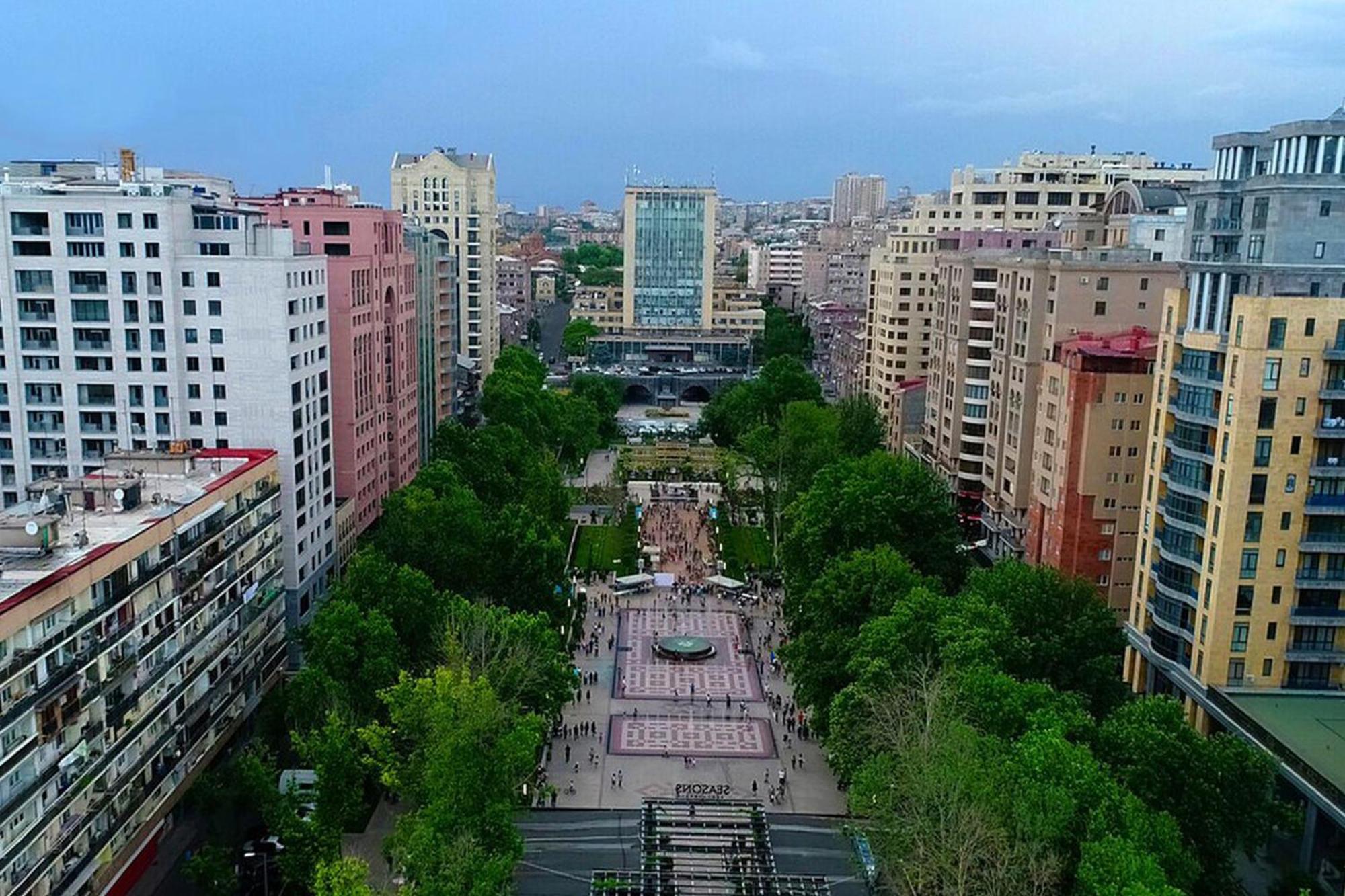 L&L. Apartment Yerevan Bagian luar foto